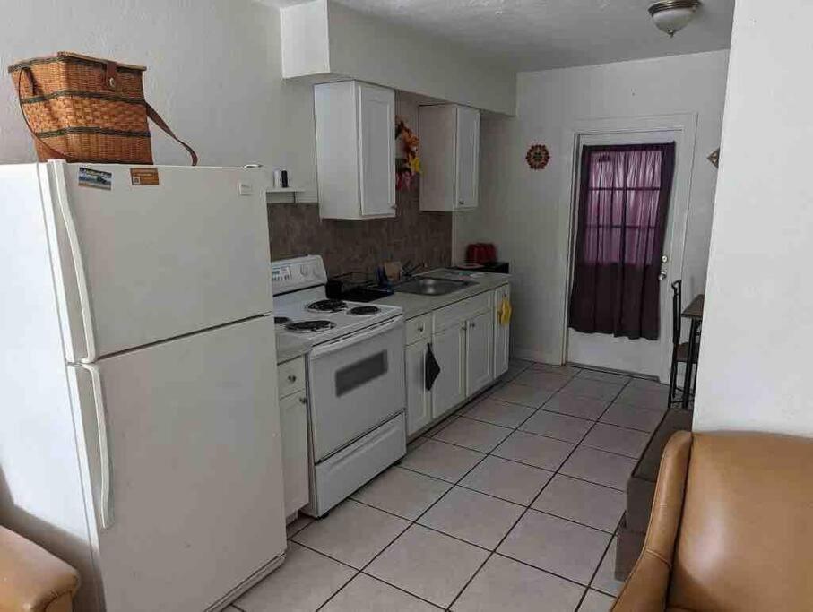 Private One-Bedroom 13-Directly Across From Beach St. Pete Beach Eksteriør billede
