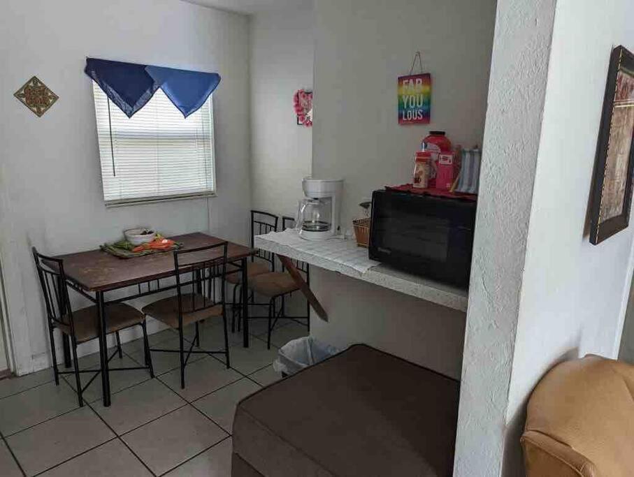 Private One-Bedroom 13-Directly Across From Beach St. Pete Beach Eksteriør billede